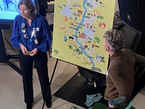 Presentatie van Lekkers langs de Vecht met Joost van Sitchting Groen en de klimaatubrgemeester van Maarssen voor de routekaart